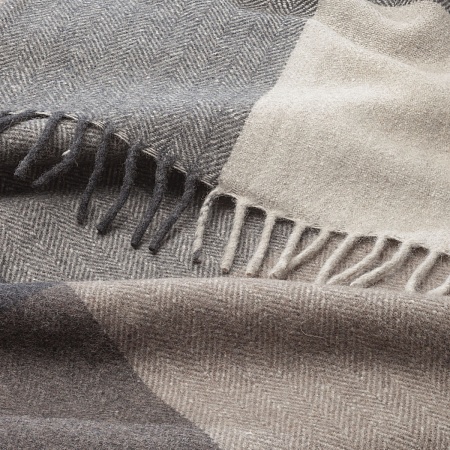 картинка House of Juniper Block Check Herringbone Blanket Natural Taupe от магазина  Mykilt